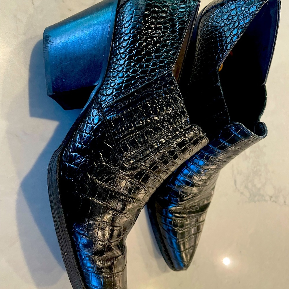 Low rise cowboy boots